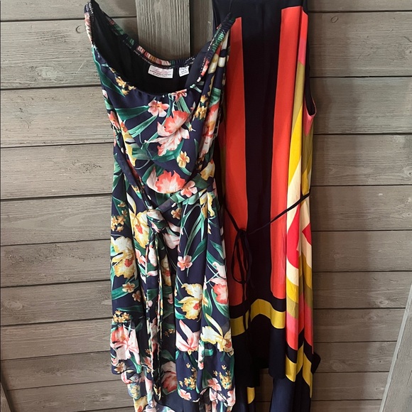 Lot of 2 Floral hi low strapless dress & Striped Multicolor center hi sides low - Picture 6 of 8